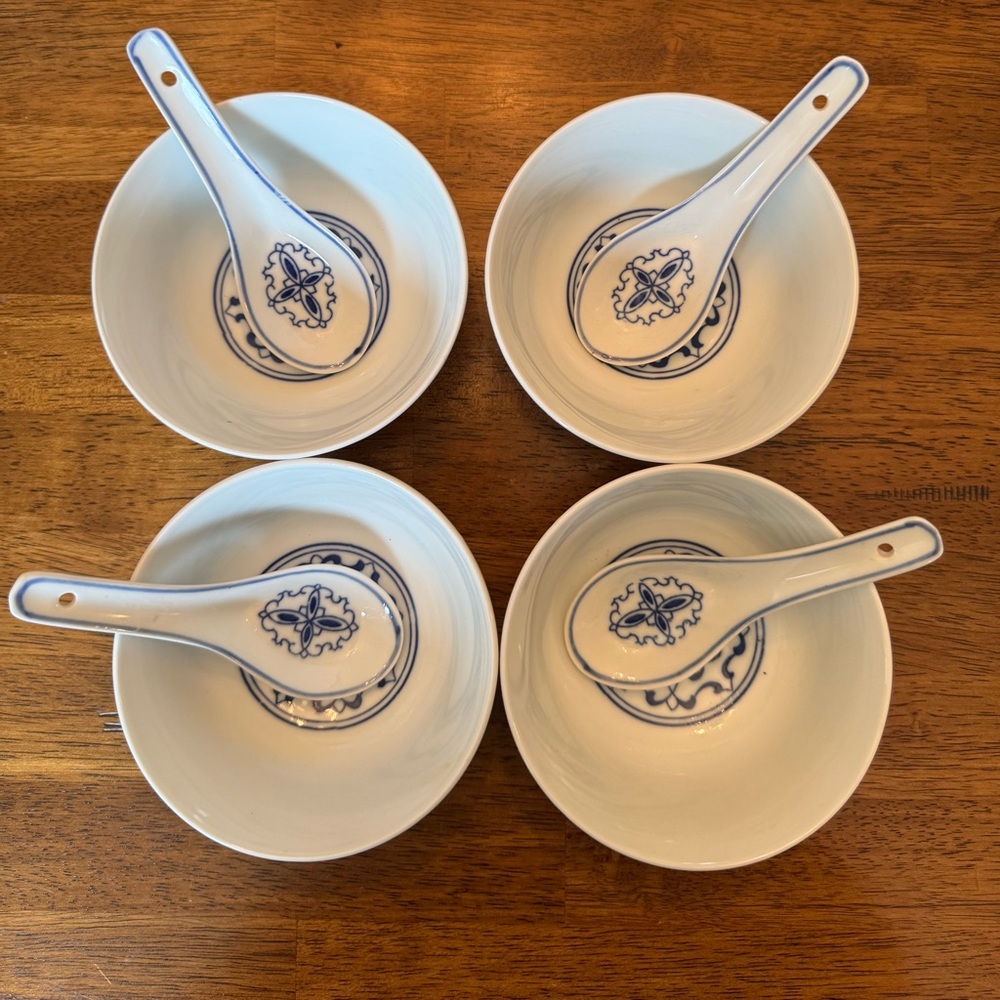 Asian Soup/Rice Bowls [4] With Spoons